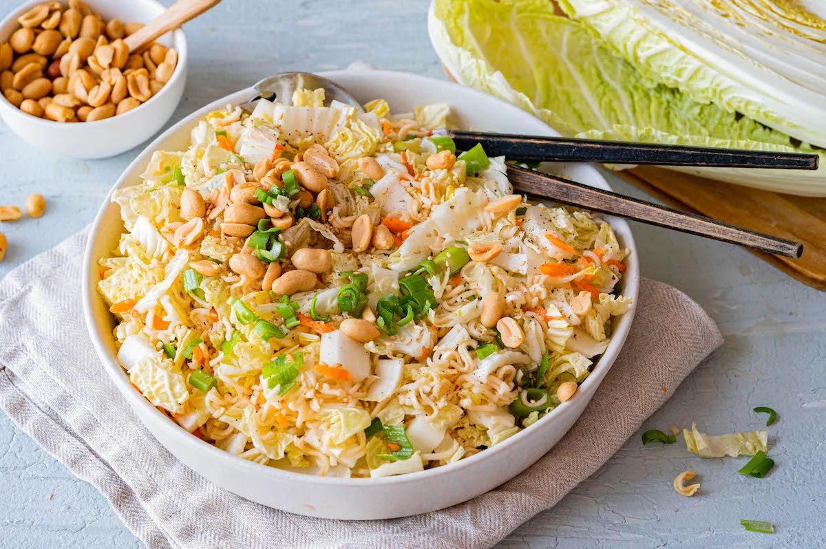 Yum Yum Salat mit H&auml;hnchen und Erdn&uuml;ssen