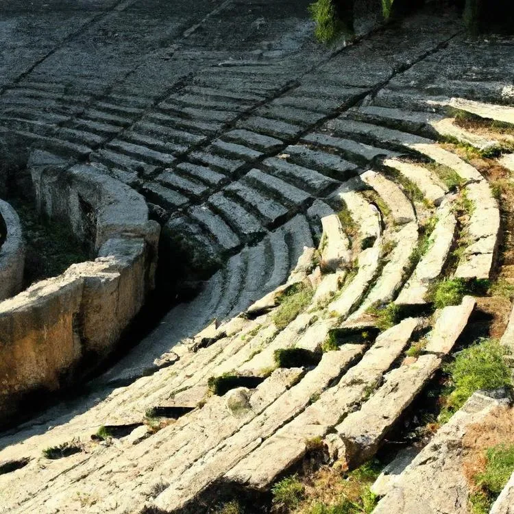 Zdjęcie Jak wyglądał teatr grecki? Odkryj jego niezwykłe tajemnice i architekturę