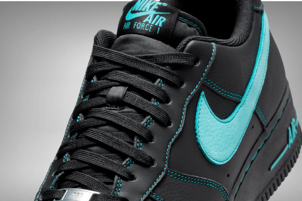 Bunte Nike Schuhe verschiedene Modelle