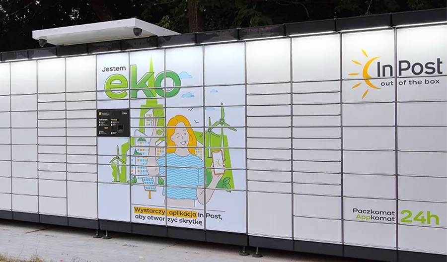 Paczkomat z wygaszonym ekranem