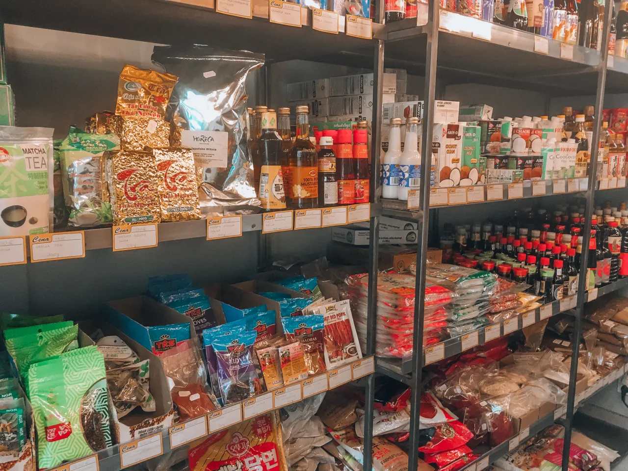 Dział kuchnie świata w supermarkecie