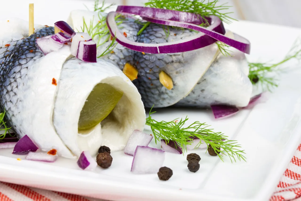 R&oacute;żne rodzaje filet&oacute;w śledziowych