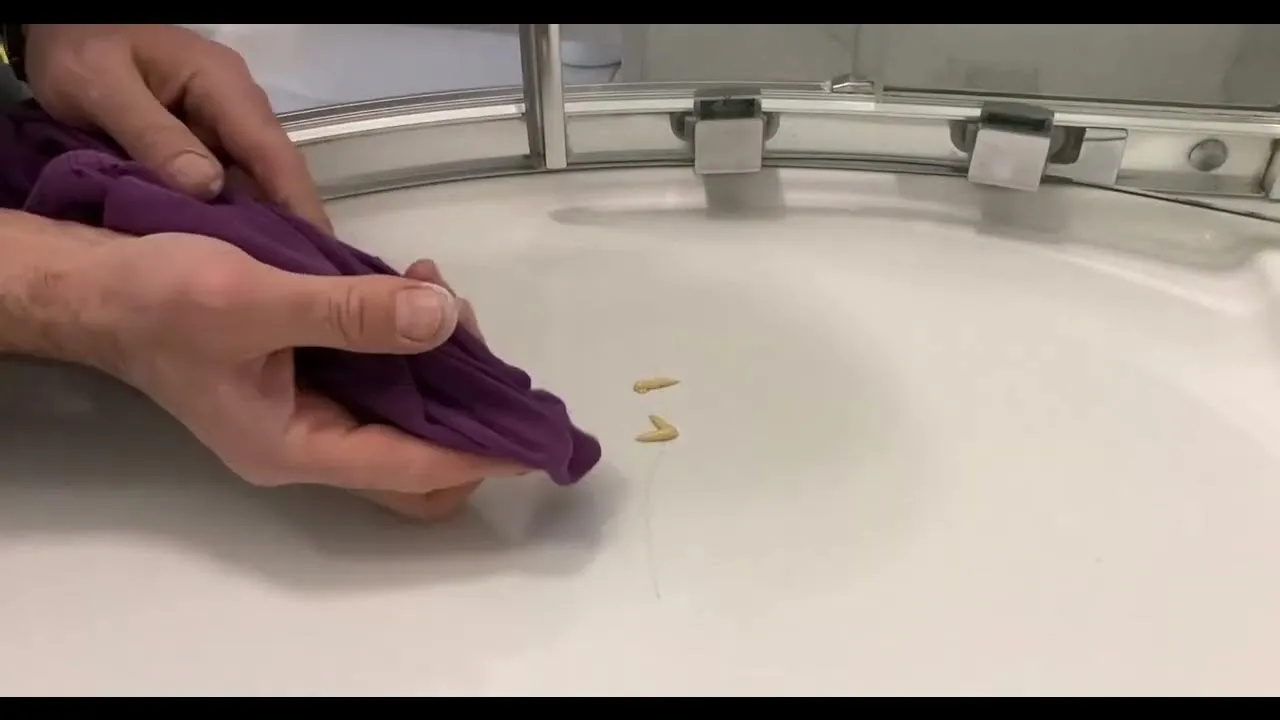 polerowanie naprawionego brodzika akrylowego