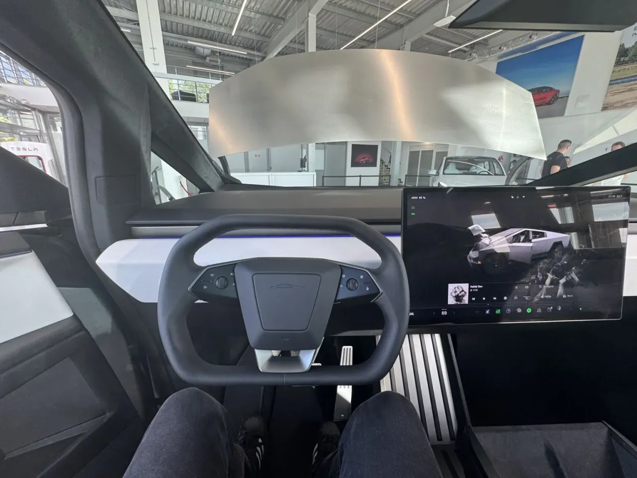 Tesla Cybertruck wnętrze