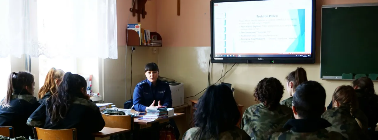 policjanci na szkoleniu, studenci na wykładzie, rekrutacja do policji