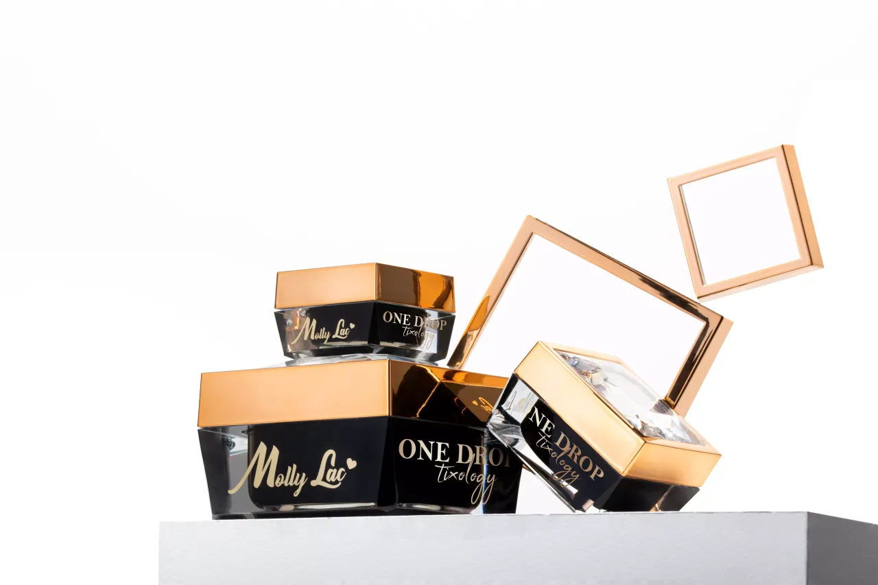 Rodzaje żeli do paznokci: jednofazowy, trójfazowy, akrylożel