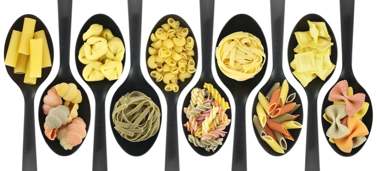 dopasowanie kształtu makaronu do sosu infografika