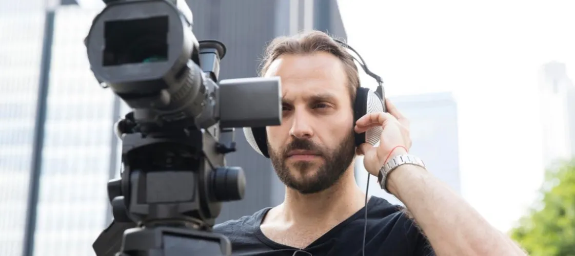 operator filmowy na planie filmowym, praca z kamerą