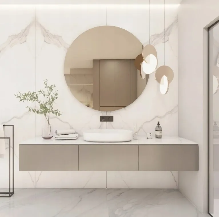 duże okrągłe lustro w łazience z umywalką