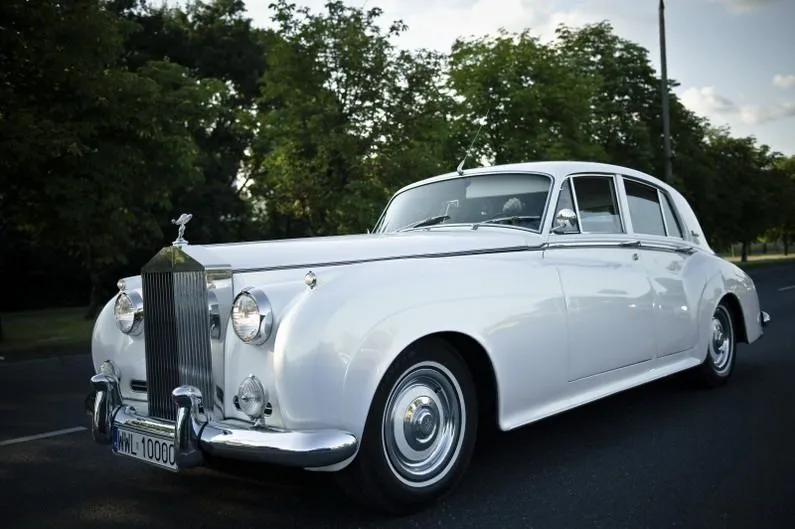 Klasyczny samoch&oacute;d retro do ślubu (Rolls-Royce, Cadillac, Warszawa)
