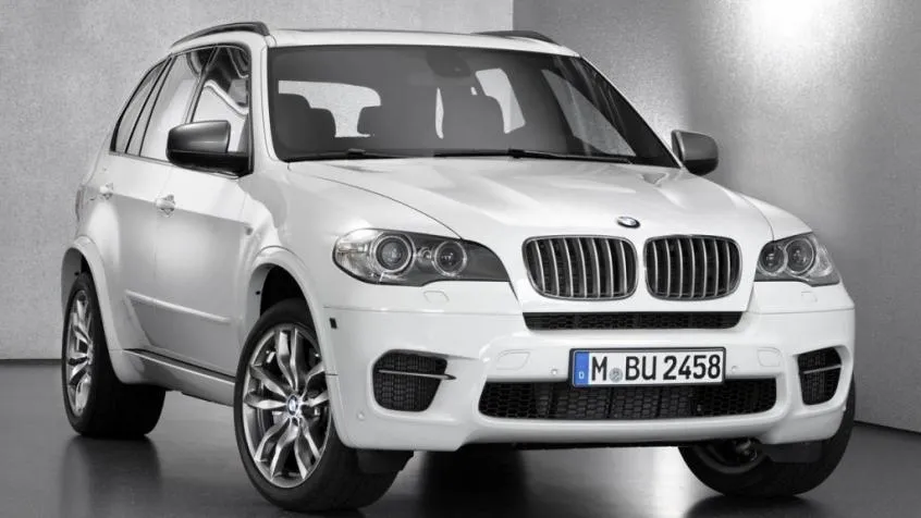 BMW X5 E70 przed i po liftingu porównanie przód tył