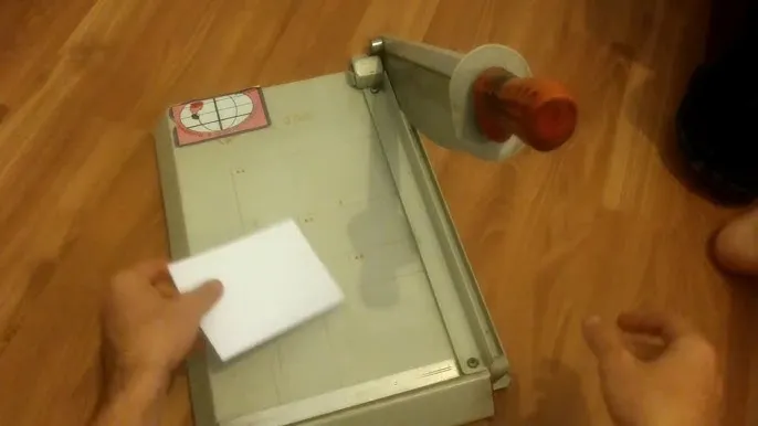 Jak ciąć papier gilotyna