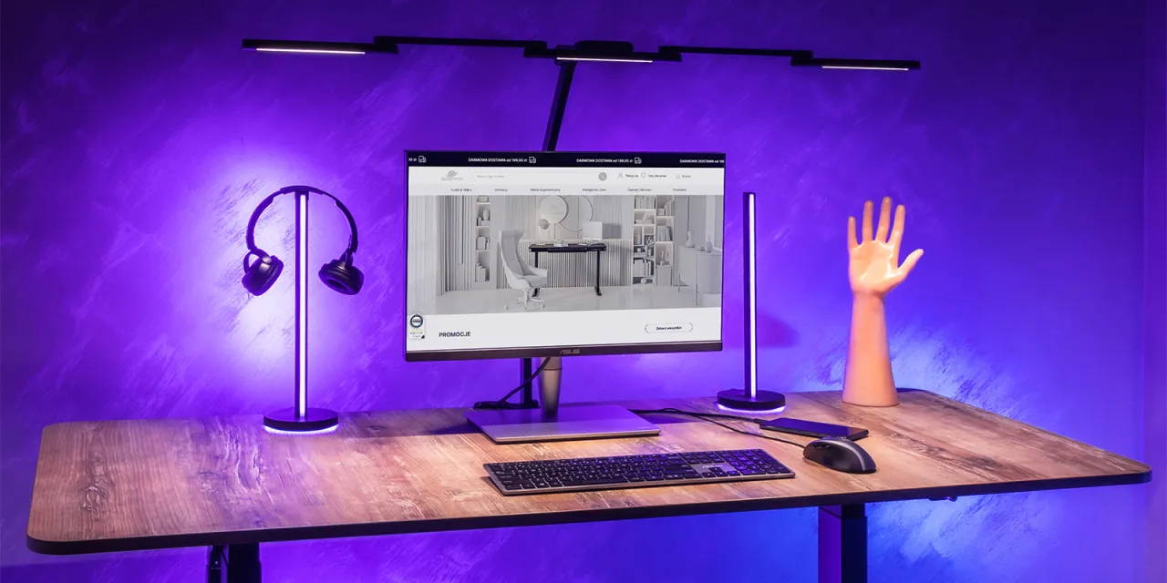 organizacja kabli na biurku sypialnia