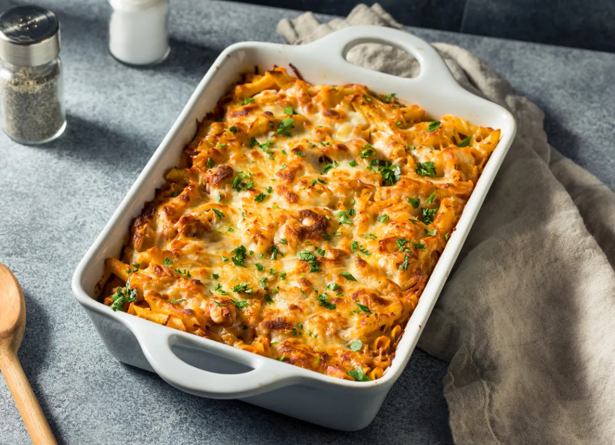 różne warianty zapiekanki makaronowej