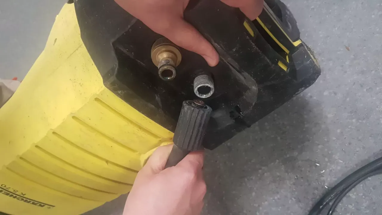 Kärcher K5 demontaż obudowy śruby