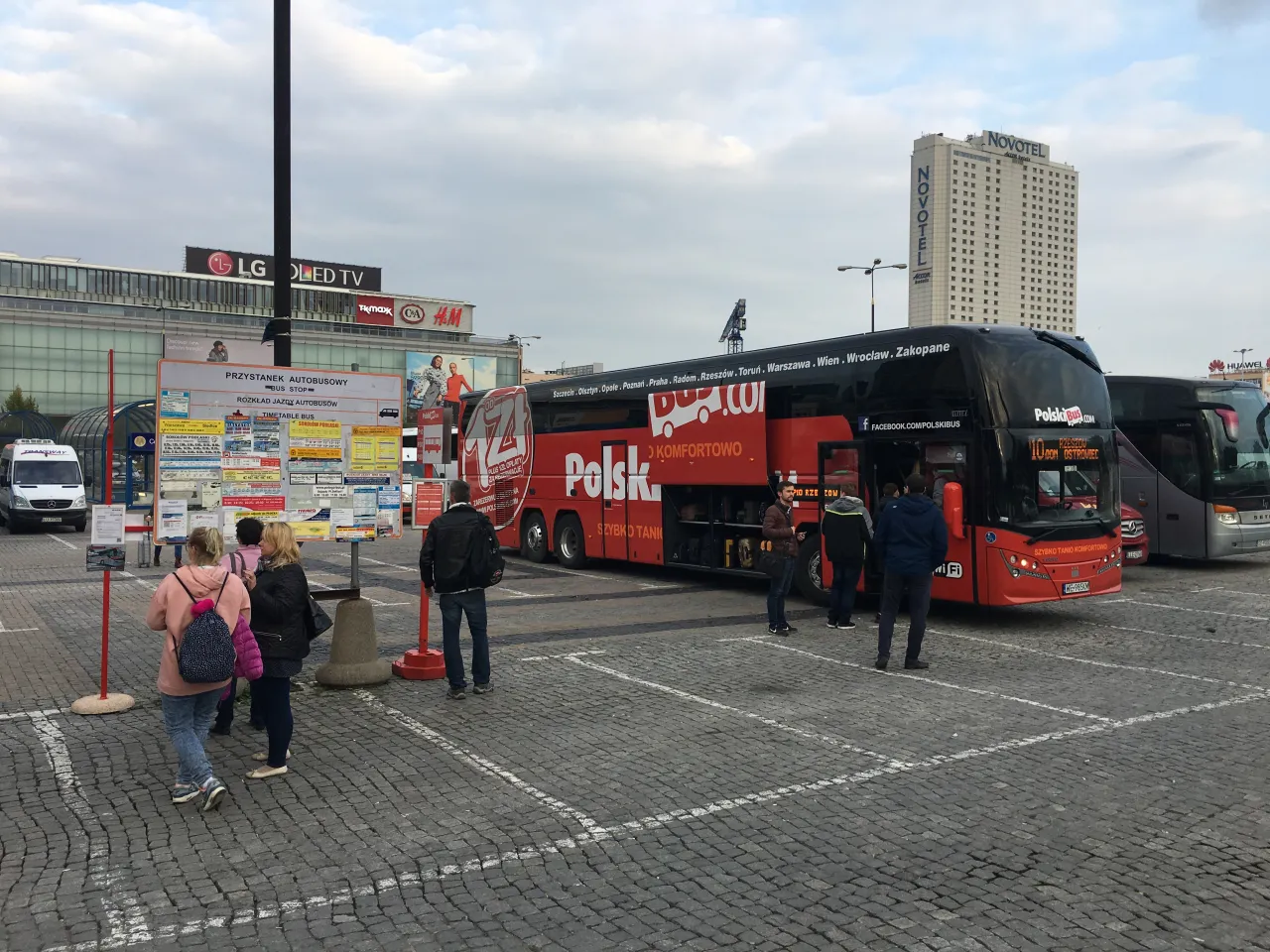 Przystanek Halobus Plac Defilad Warszawa Centrum 02
