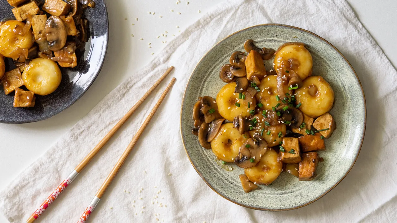 Lekkostrawne kluski śląskie z sosem warzywnym