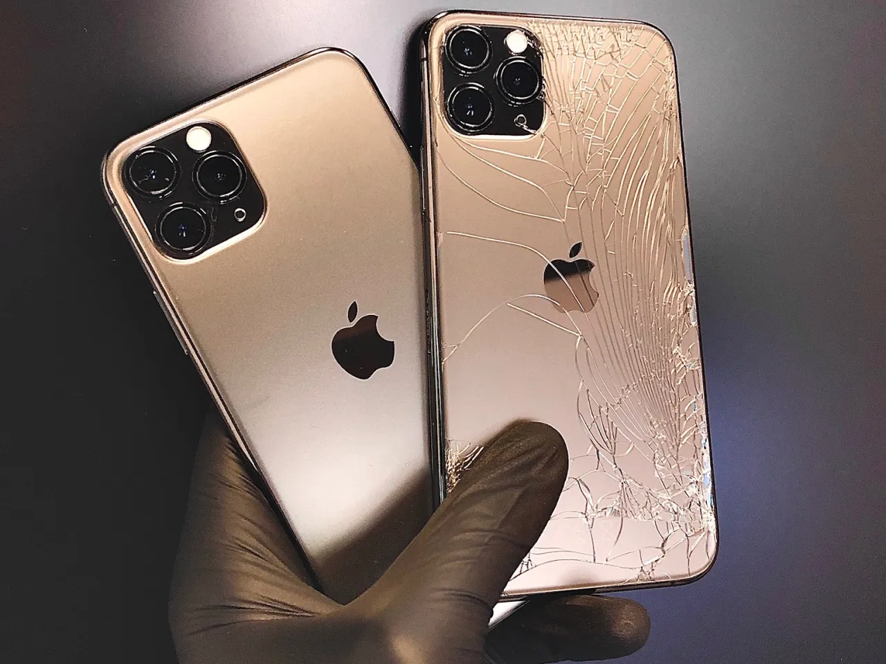 pęknięte szkło na aparacie iphone z naklejoną taśmą