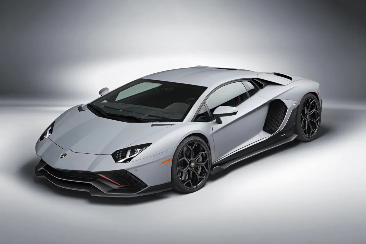 Lamborghini Aventador wersje porównanie