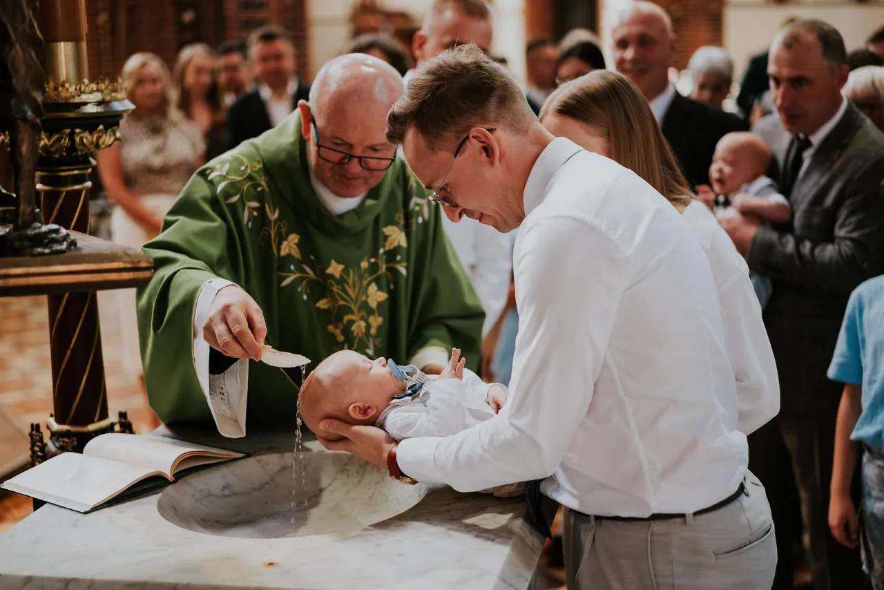 Czynniki wpływające na cenę fotografa chrztu