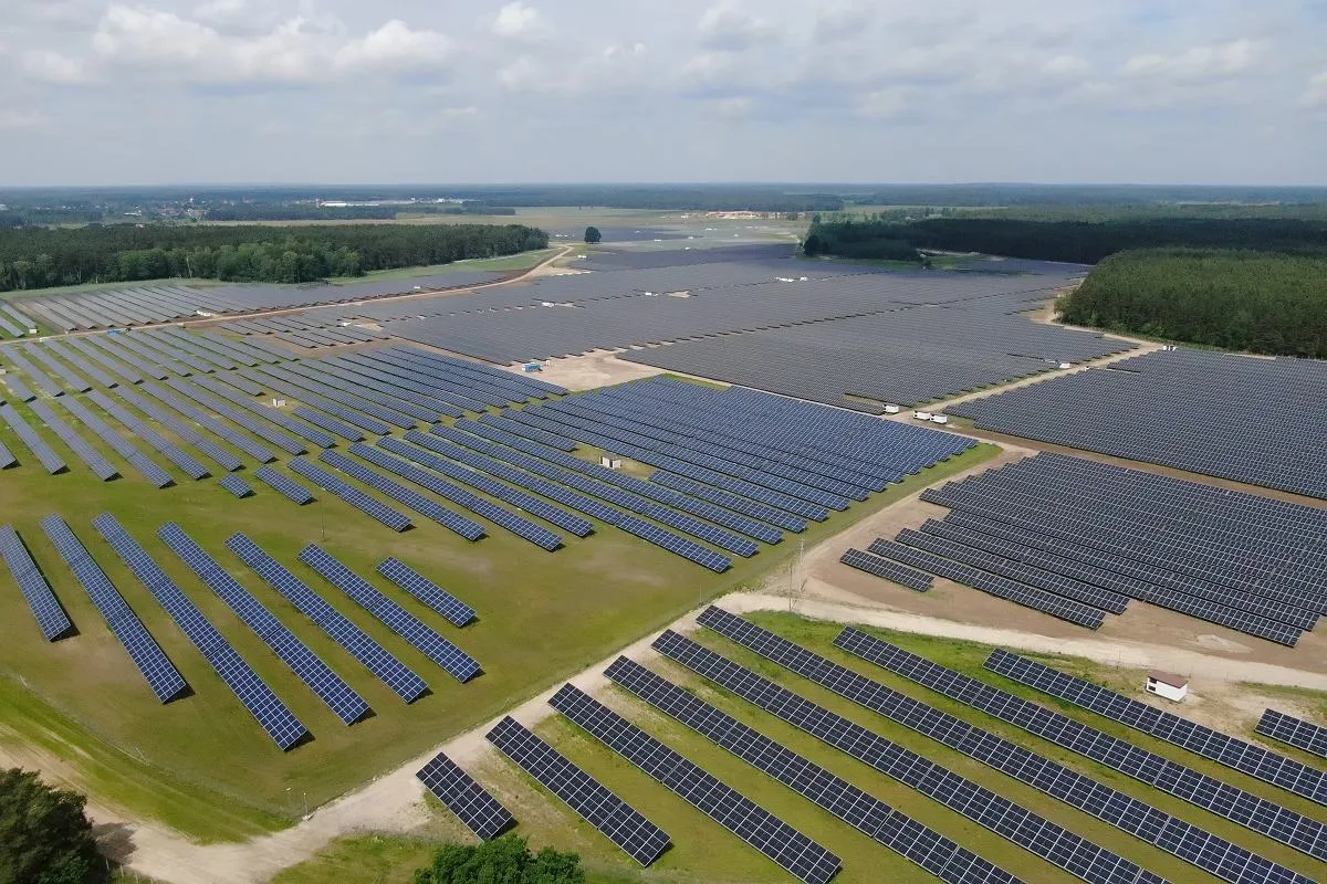 Farma fotowoltaiczna z lotu ptaka