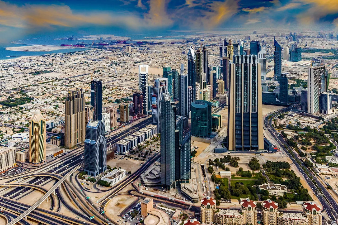 Nowoczesny Dubaj z lotu ptaka, widok na wieżowce i Zatokę Perską