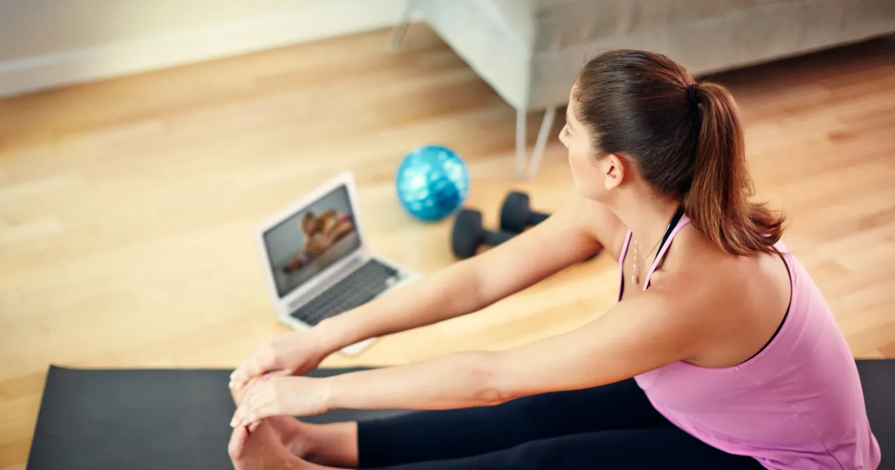 Kobieta po cesarskim cięciu joga pilates basen