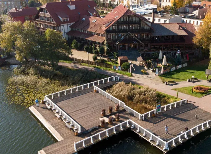Restauracje Mrągowo widok na jezioro Czos
