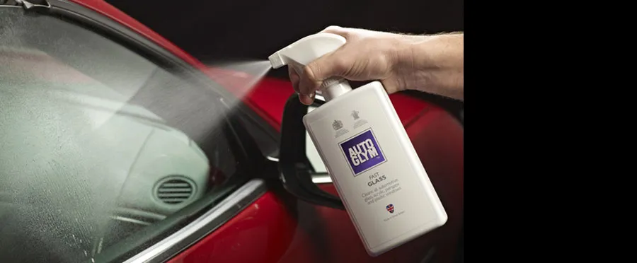 czyszczenie szyb samochodowych od wewnątrz