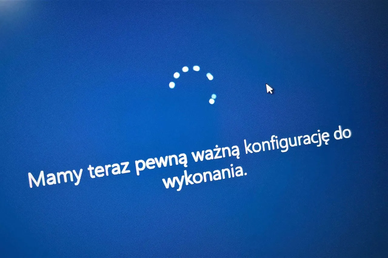 Ekran Windows 10 informuje: