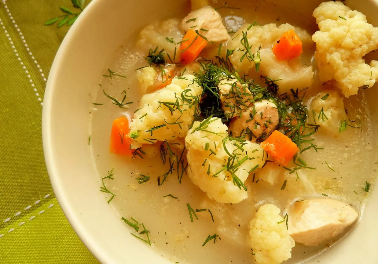 niskokaloryczna zupa kalafiorowa