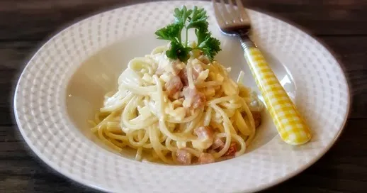 r&oacute;żne warianty spaghetti z szynką