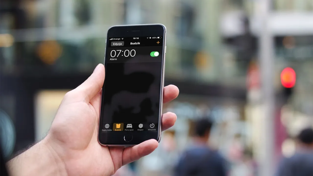 Ustawienia budzika iPhone