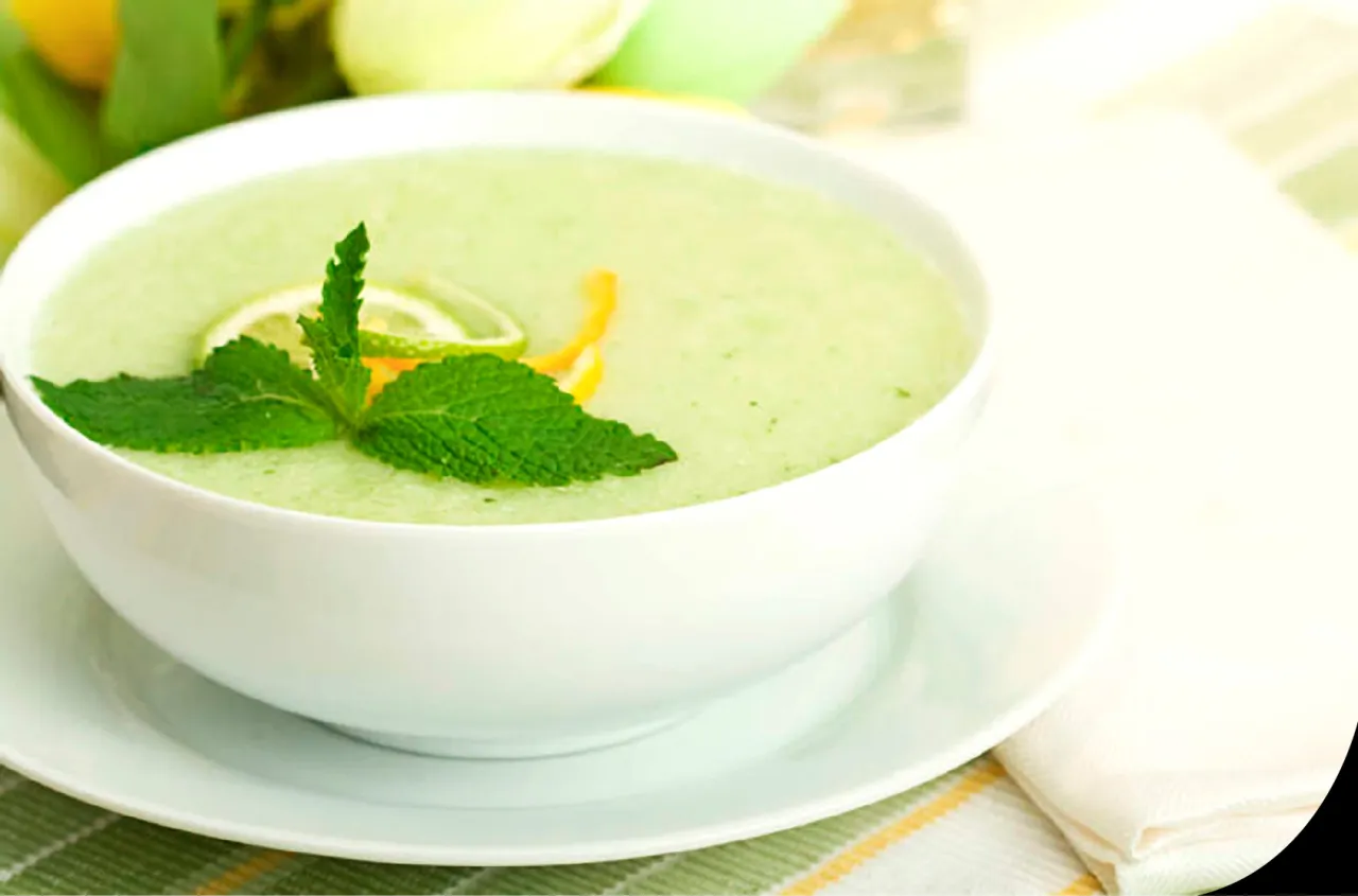 Sopa de mel&oacute;n con yogur refrescante