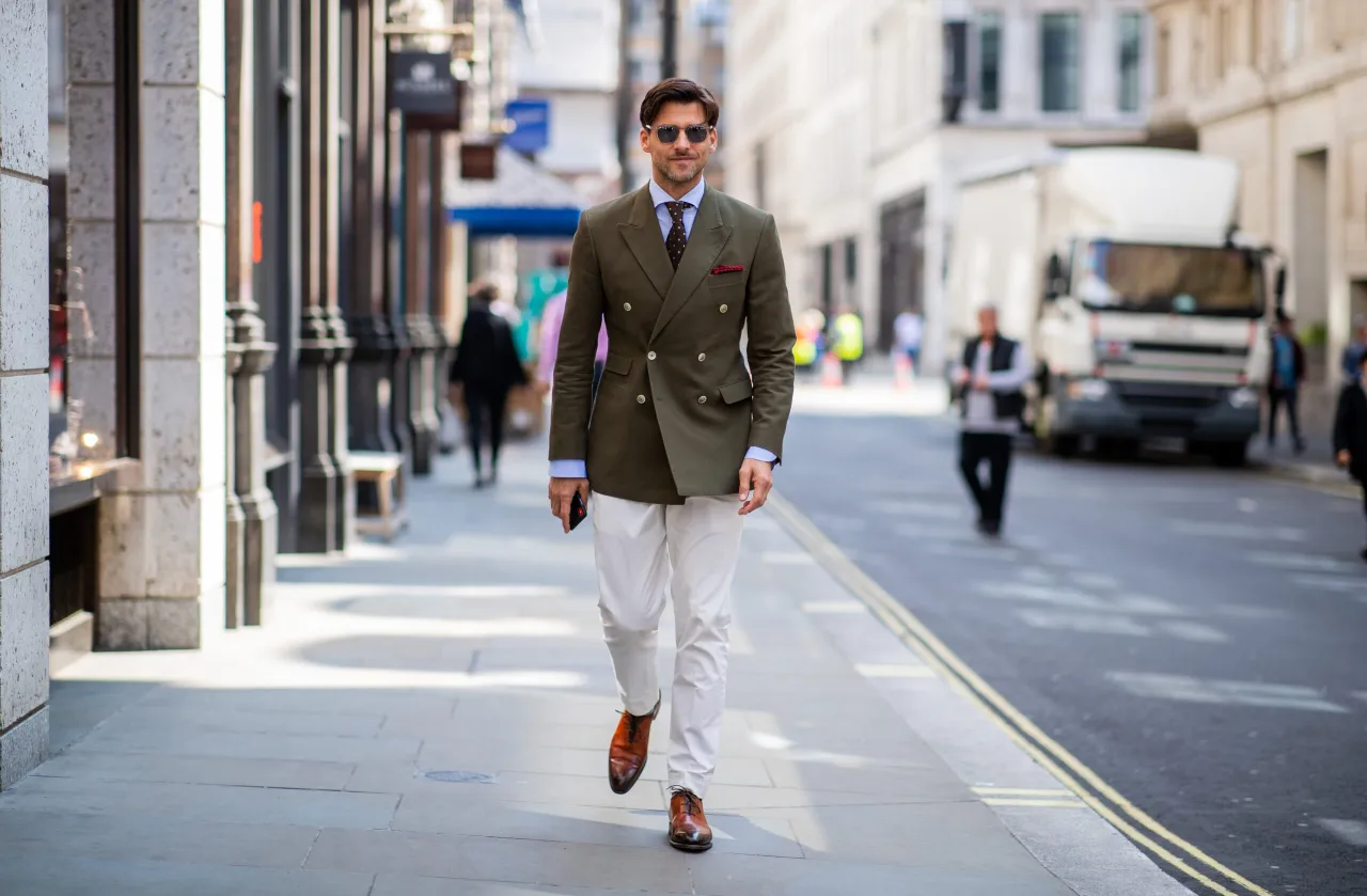 męskie i damskie stylizacje ze spodniami chino