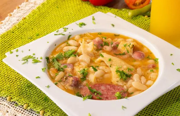 nietypowe dodatki do zupy fasolowej