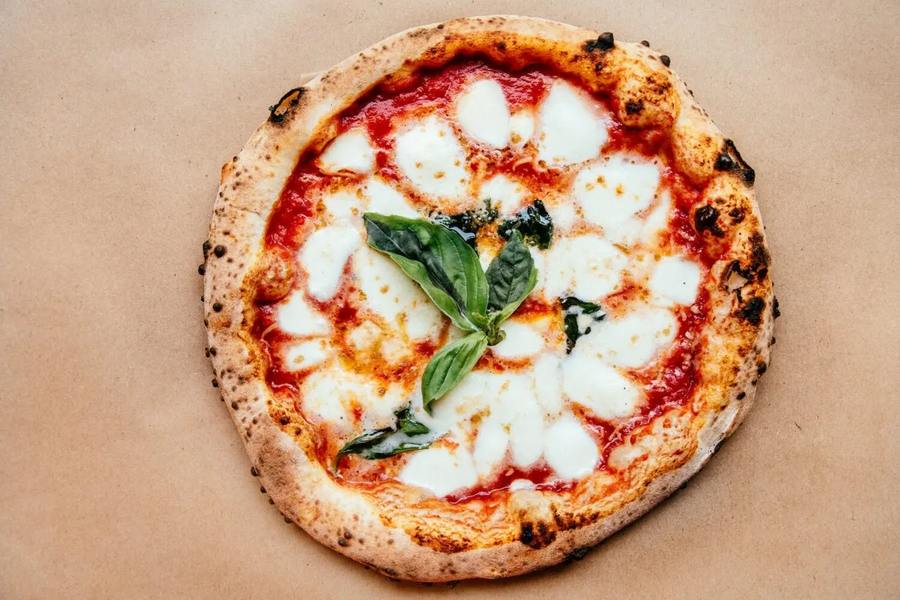 Pizza neapolitańska Margherita