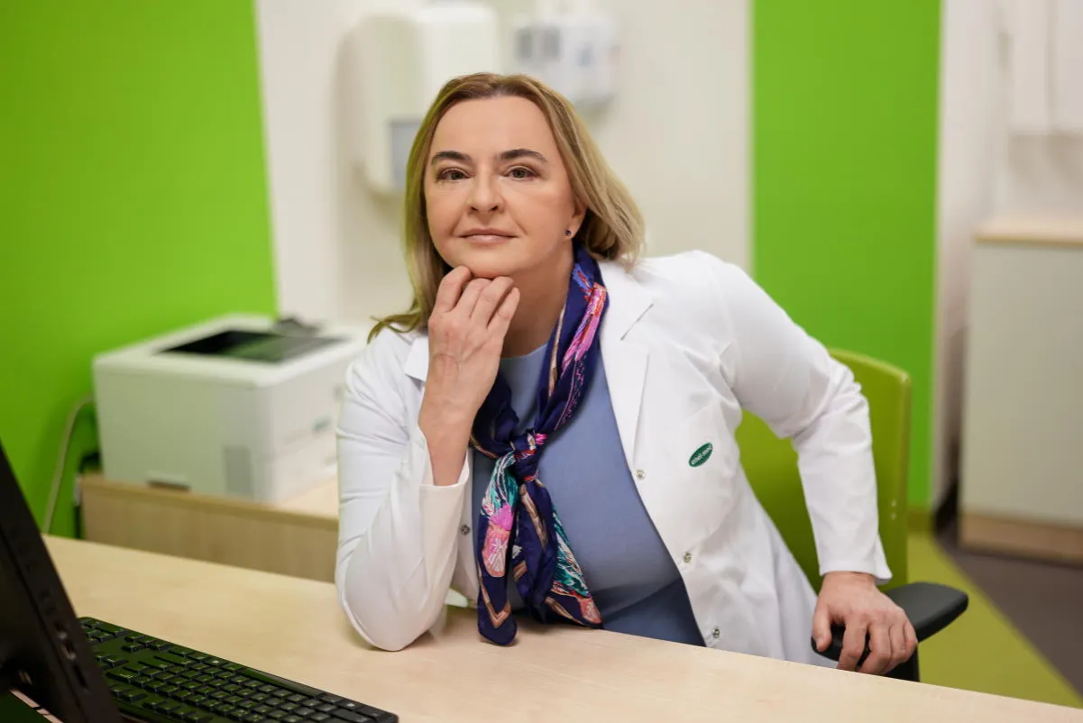 Kobieta rozmawiająca z terapeutą menopauza