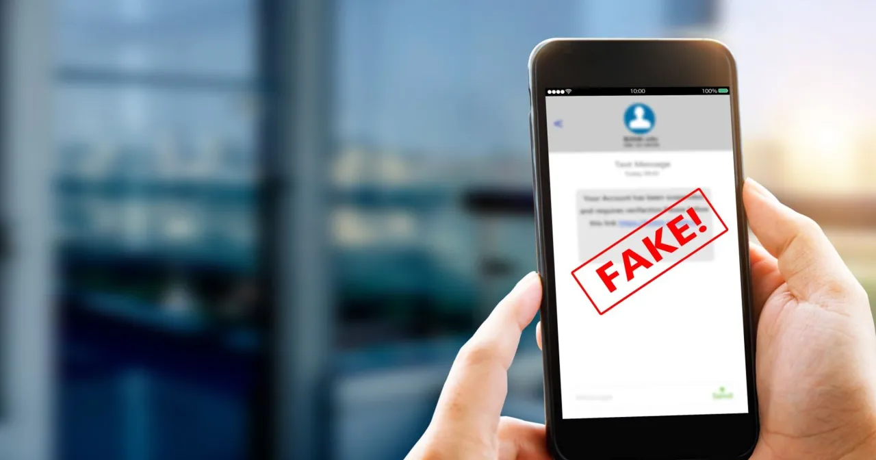 Telefon z wiadomością SMS o wygranej i znakiem zapytania