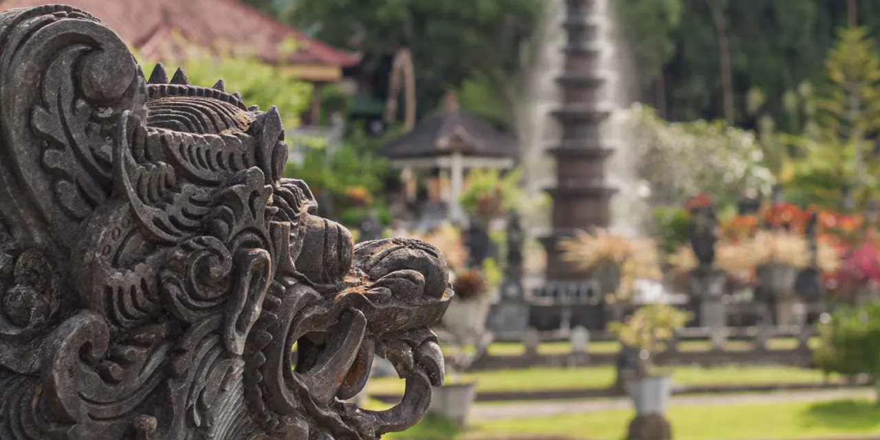 verschiedene stile große gartenskulpturen