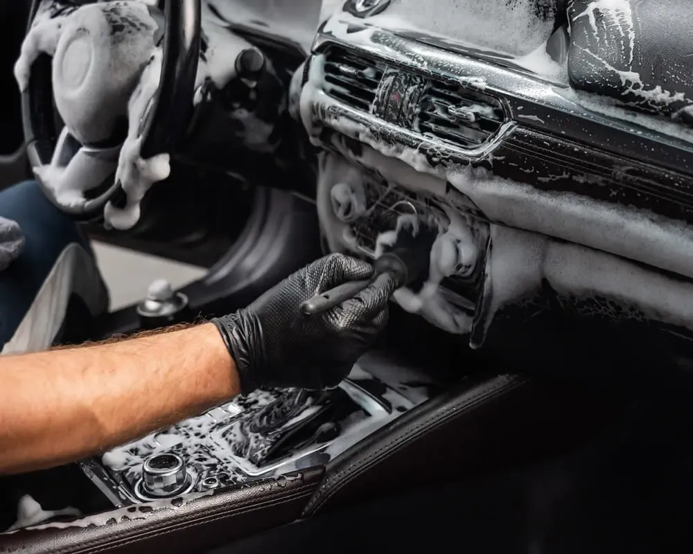 czyszczenie wnętrza samochodu detailing