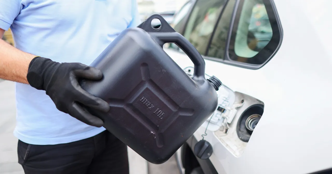 Zamarzająca benzyna mr&oacute;z