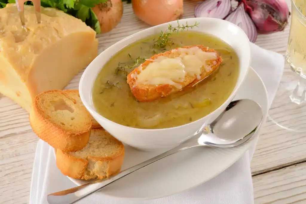 r&oacute;żne rodzaje grzanek do zupy