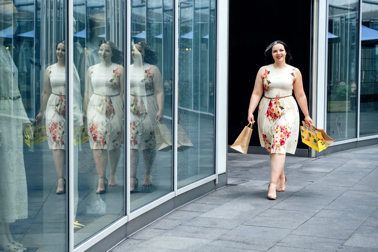 kompletne stylizacje sp&oacute;dnice szerokie biodra