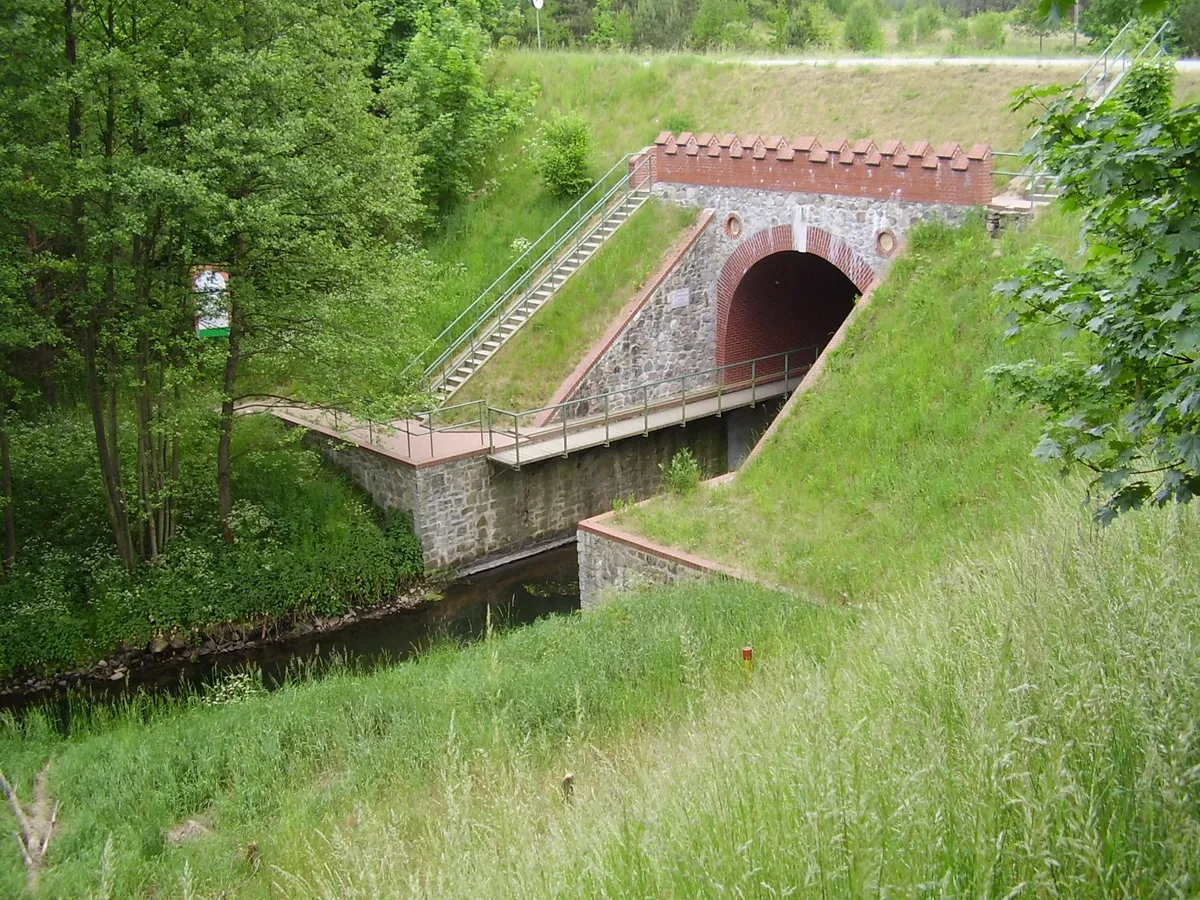 Akwedukt w Fojutowie i Kamienne Kręgi w Odrach