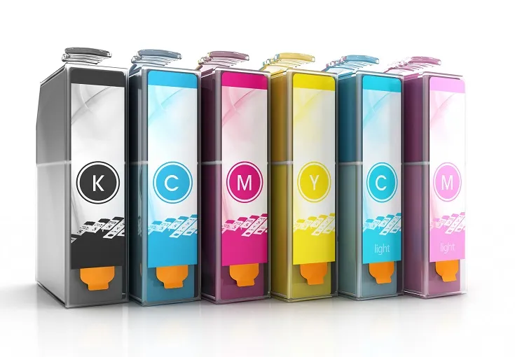 r&oacute;żne typy tusz&oacute;w i toner&oacute;w do drukarek