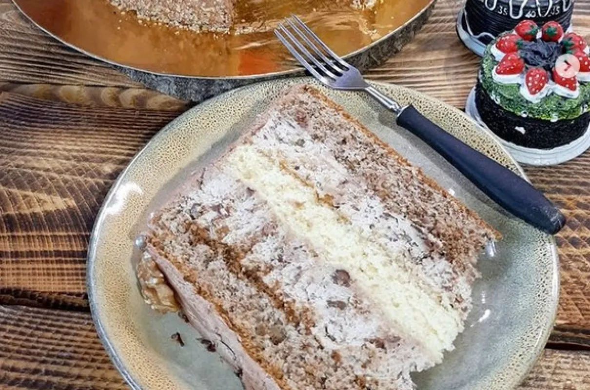 Domowy tort z masą orzechową bez alkoholu