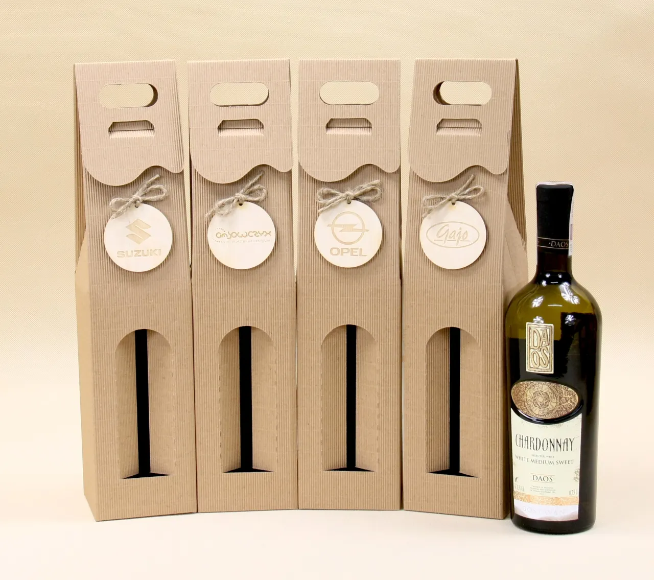 eleganckie opakowania na wino ślubne r&oacute;żne style