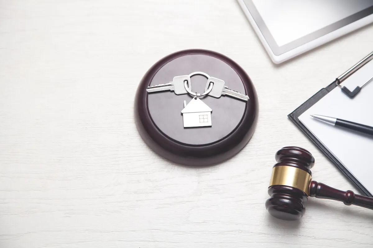 Wady lokalu grzyb nieszczelne okna