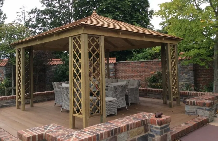 r&oacute;żne rodzaje zabudowy altany materiały por&oacute;wnanie